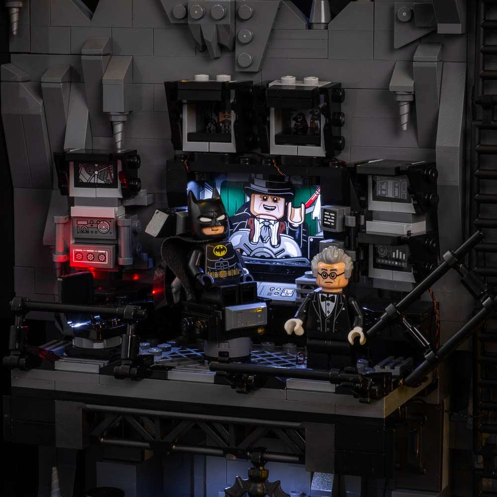 DC Shop: LEGO BATMAN RETURNS Batcave – Shadow Box