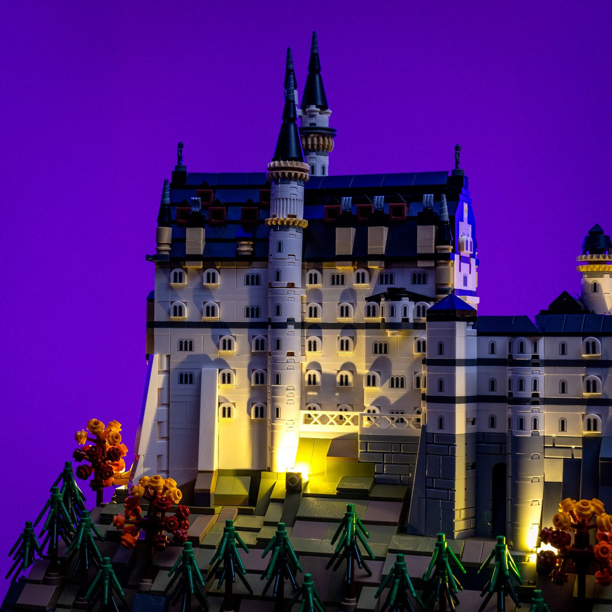 Rückseitig beleuchtetes LEGO® Architecture Schloss Neuschwanstein