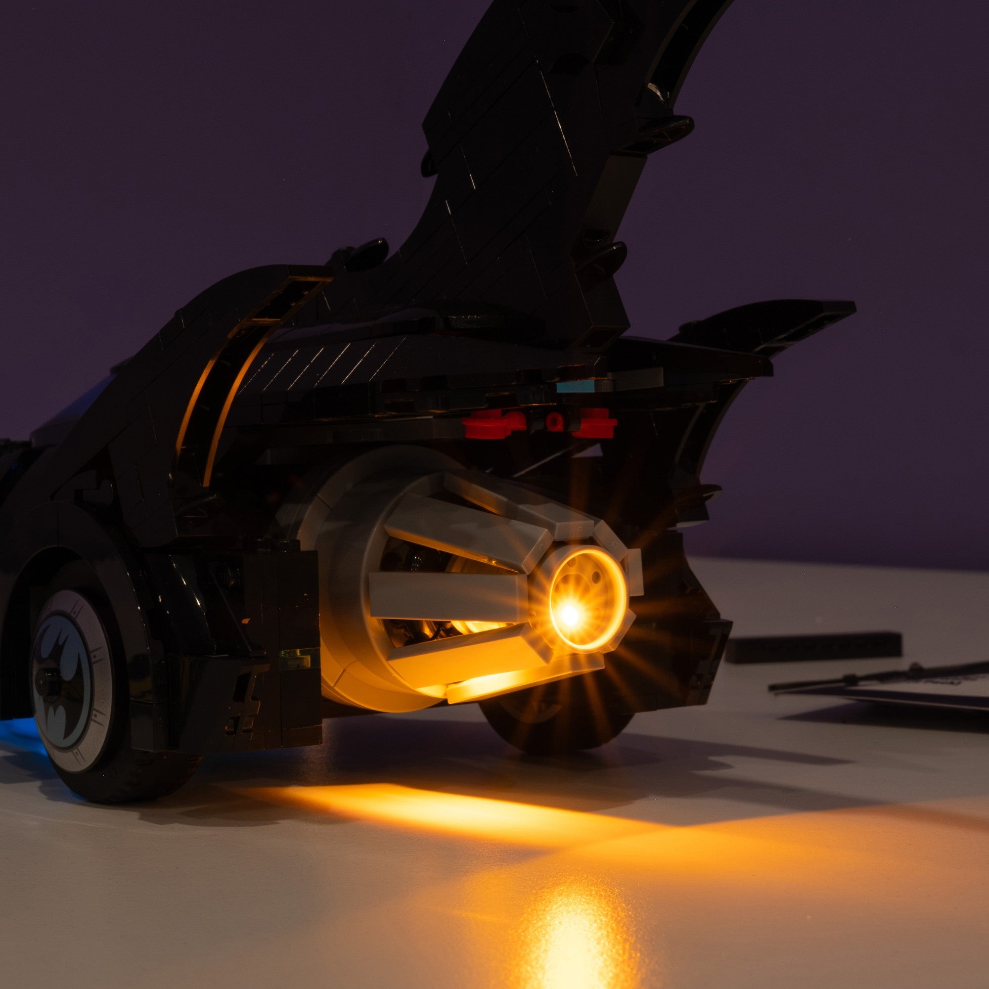 my & bee ledライト マットアイボリー LEGO® DC Batman™: Batman Forever™ Batmobile™ #76304 DIY Light