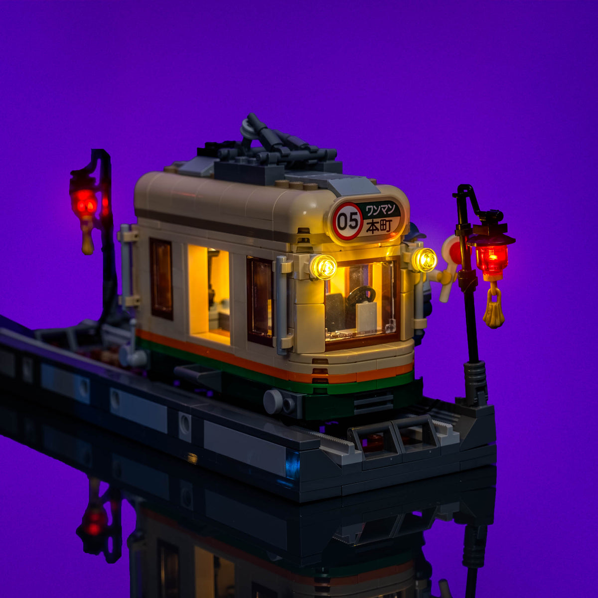 Beleuchteter Honmachi-Tram beim LEGO® BrickLink Sushi Restaurant