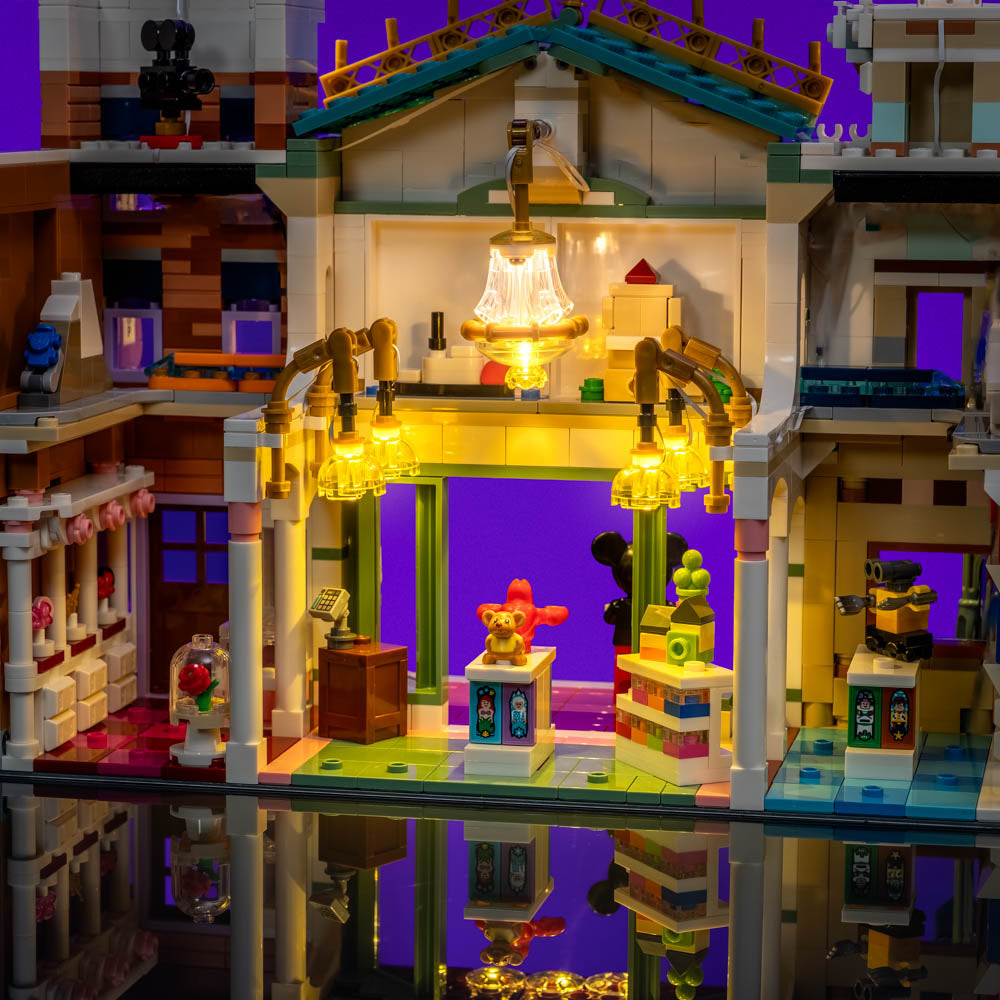Warm beleuchtete Geschäfte und Innenräume der Main Street, U.S.A.