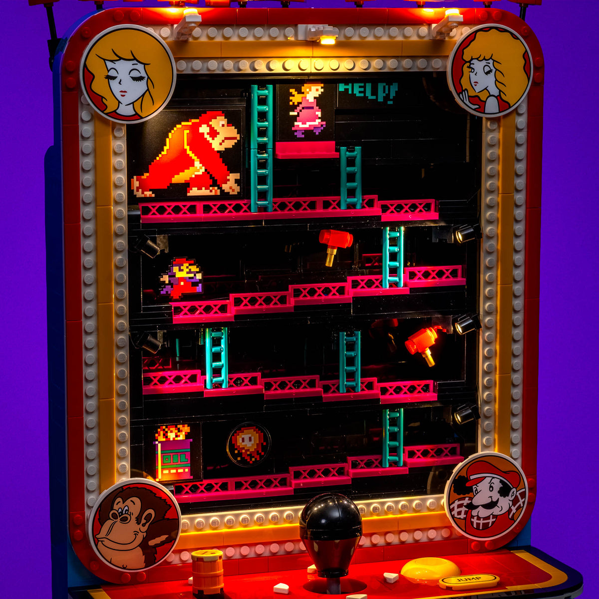 Beleuchteter Spielbildschirm des LEGO® Super Mario Donkey Kong Arcade