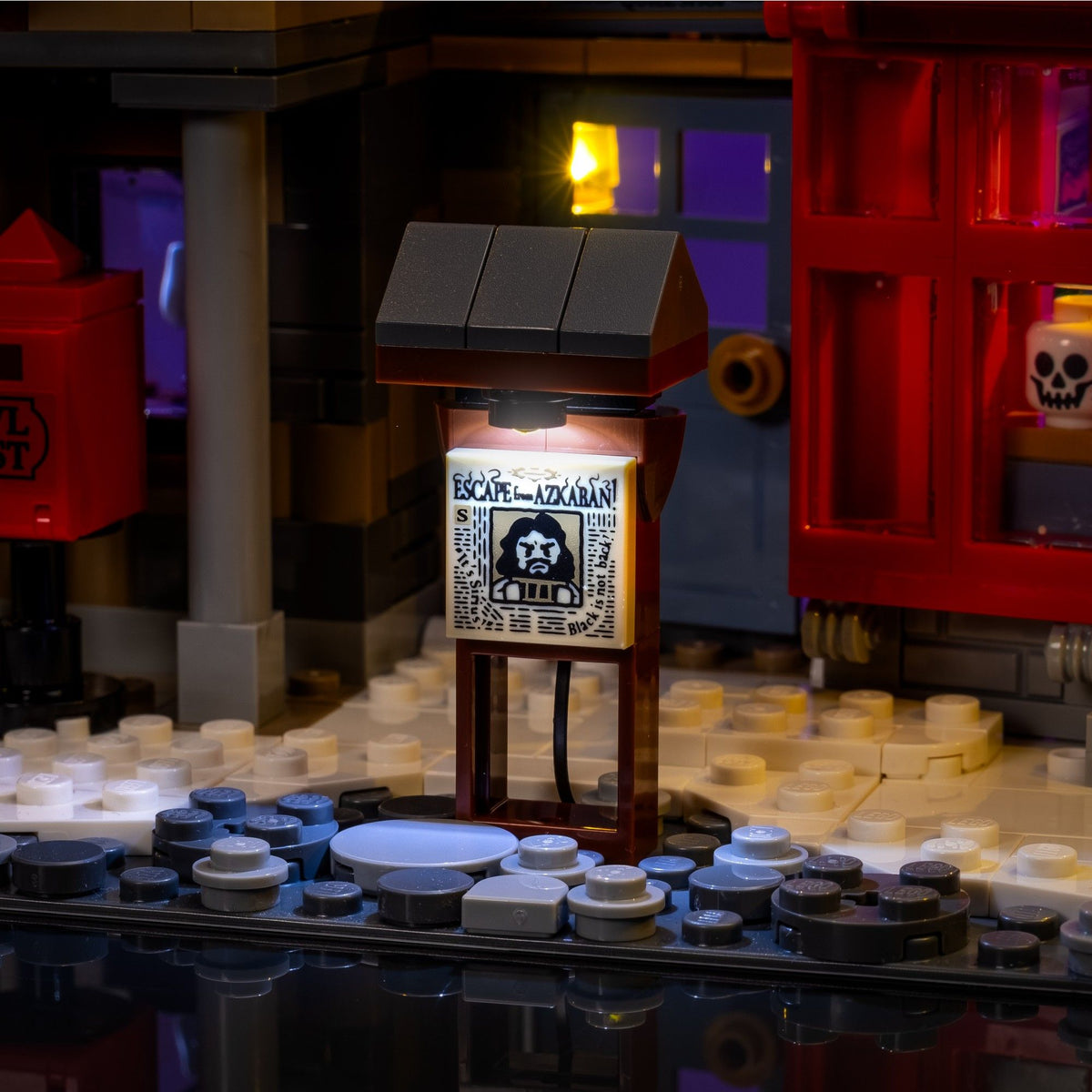 Manifesto di Sirius Black illuminato nel LEGO® Villaggio di Hogsmeade