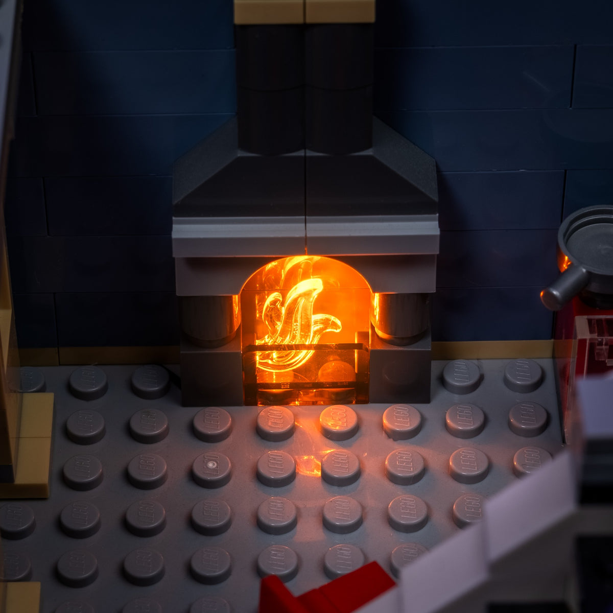 Cheminée illuminée avec effet vacillant dans LEGO® Creator Expert L’animalerie