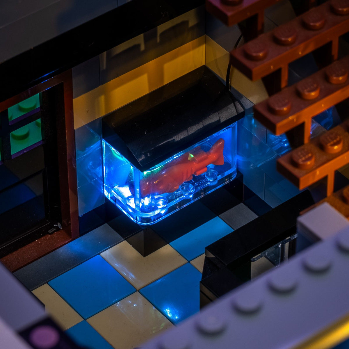 Aquarium illuminé en bleu dans LEGO® Creator Expert L’animalerie