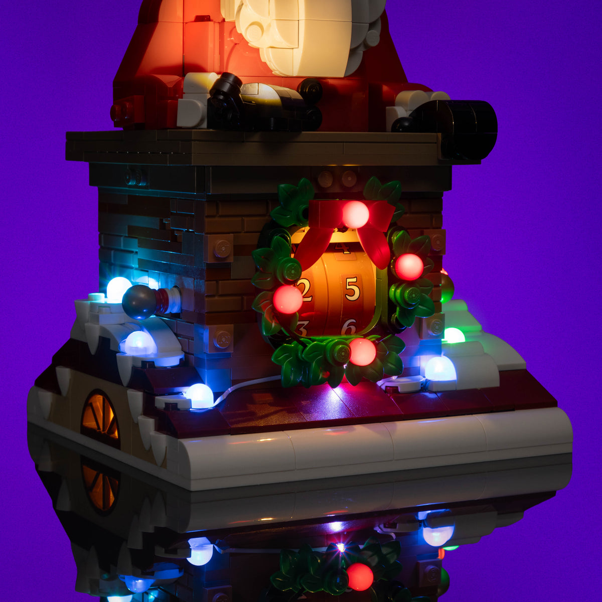 Mehrfarbig beleuchteter Kranz am LEGO® Weihnachtsmann-Tagezähler