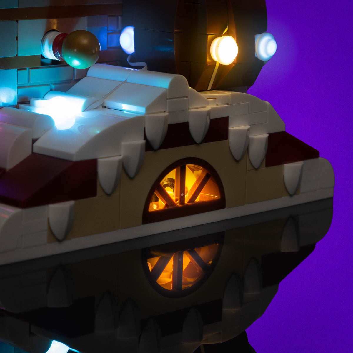Warm leuchtendes Fenster im LEGO® Weihnachtsmann-Tagezähler