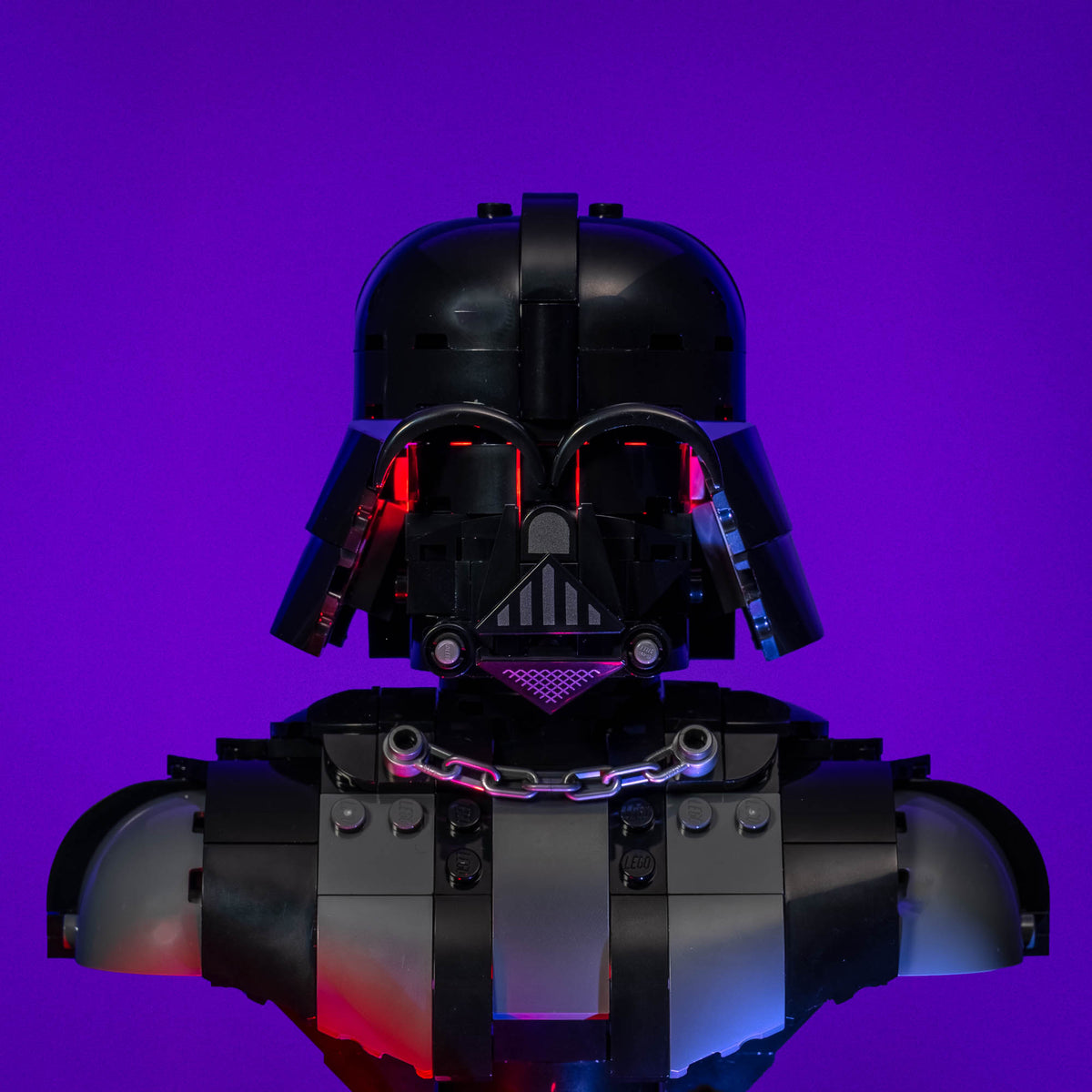 Casco di Darth Vader con illuminazione interna rossa nascosta