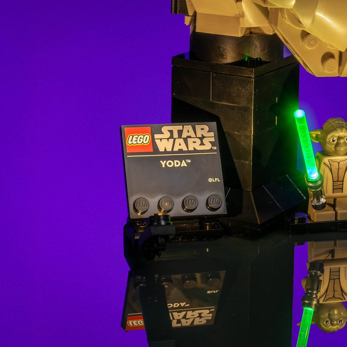 Busto di Yoda illuminato con una calda luce