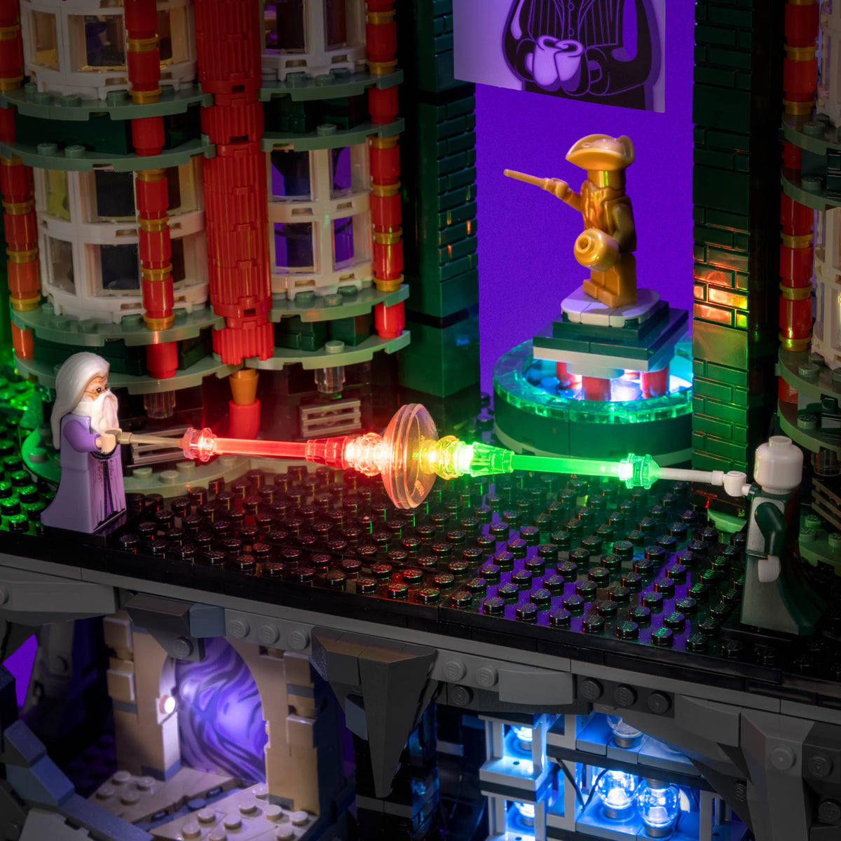 Duel illuminé entre Dumbledore et Voldemort dans LEGO® Harry Potter Le ministère de la Magie – Édition collector