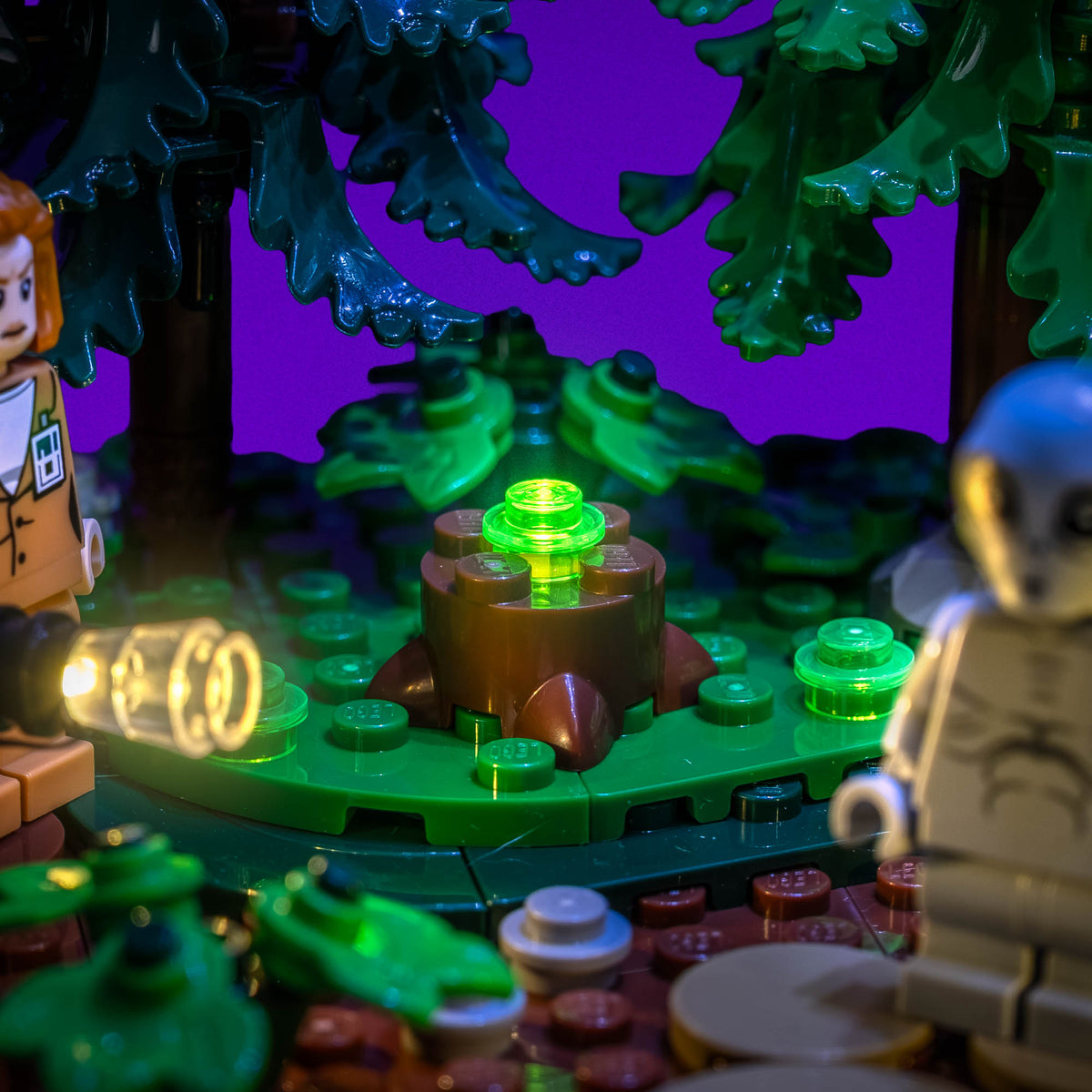 Lumière verte pulsante dans la souche d’arbre de LEGO® Ideas The X-Files