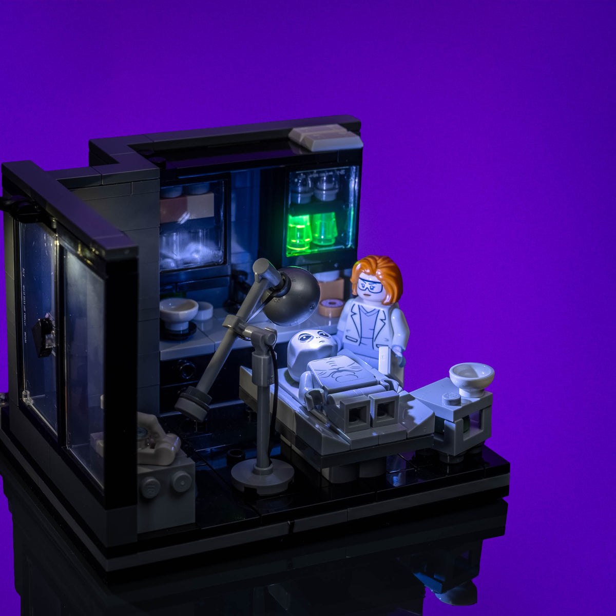 Atmosfera inquietante nel LEGO® Ideas The X-Files: Il laboratorio di Scully