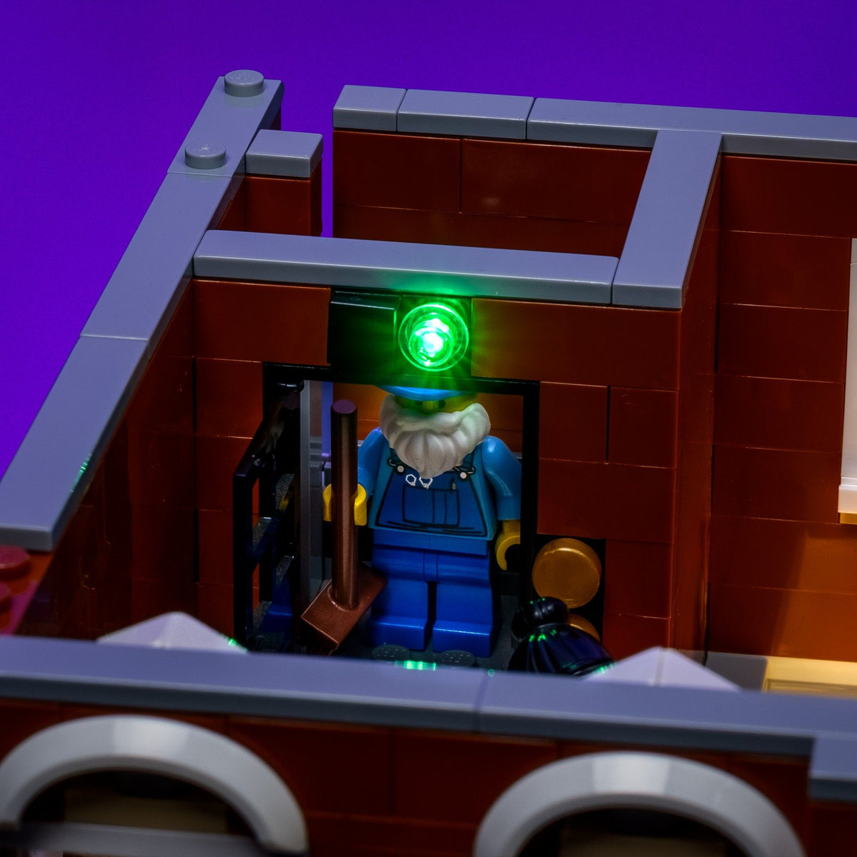 Ascensore illuminato in verde nel LEGO® Creator Expert Municipio