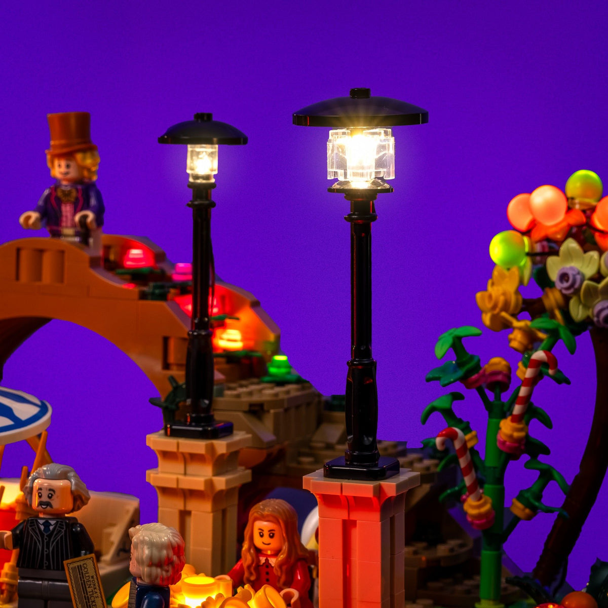 Réverbères illuminés en blanc chaud dans LEGO® Willy Wonka et la chocolaterie